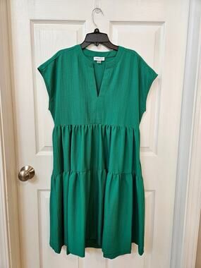 Calvin Klein Green Tiered Midi Dress Size 4 Textured V Neck Pockets Tie Waist